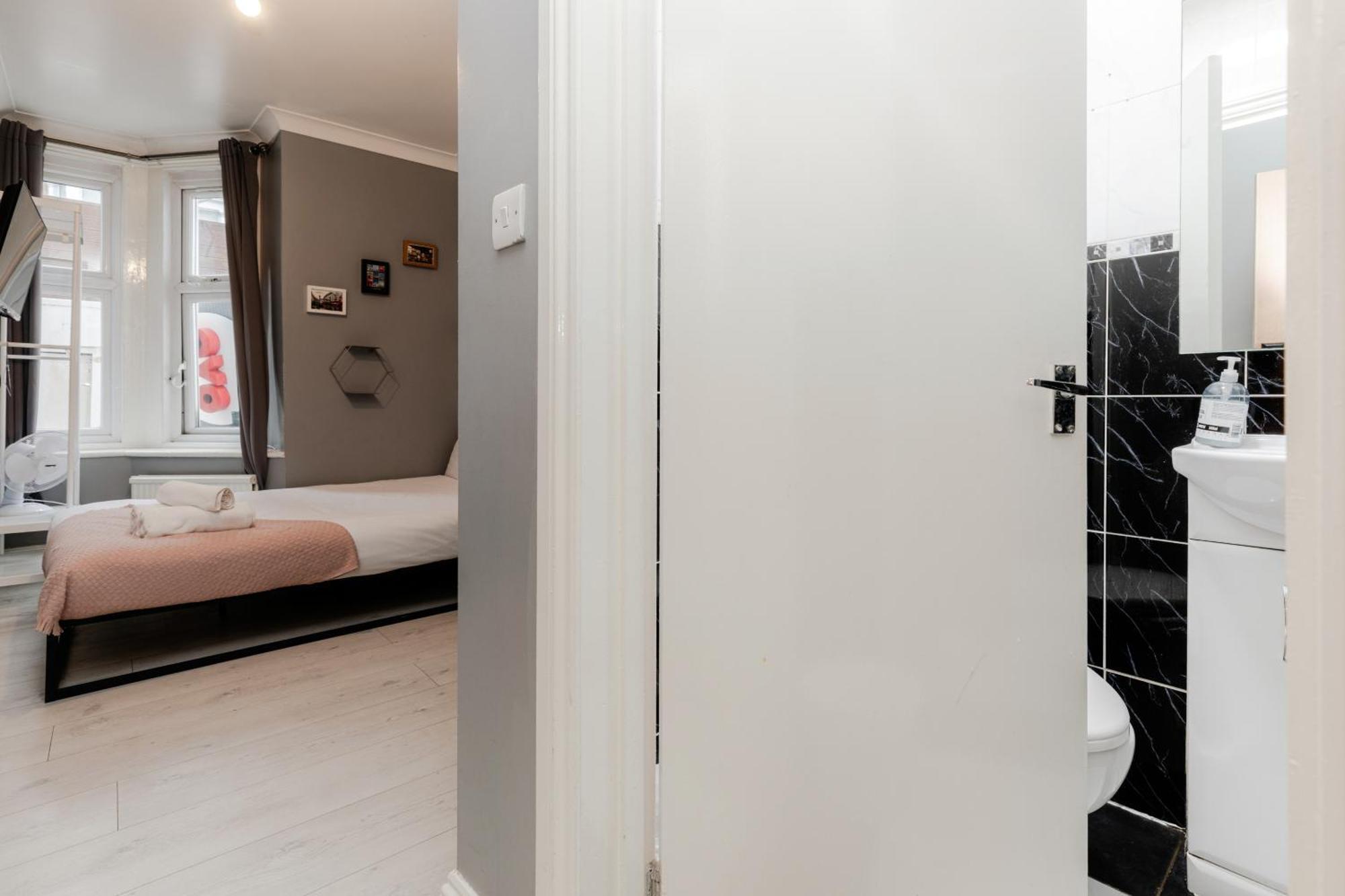 Orlando Hotel Лондон Екстериор снимка