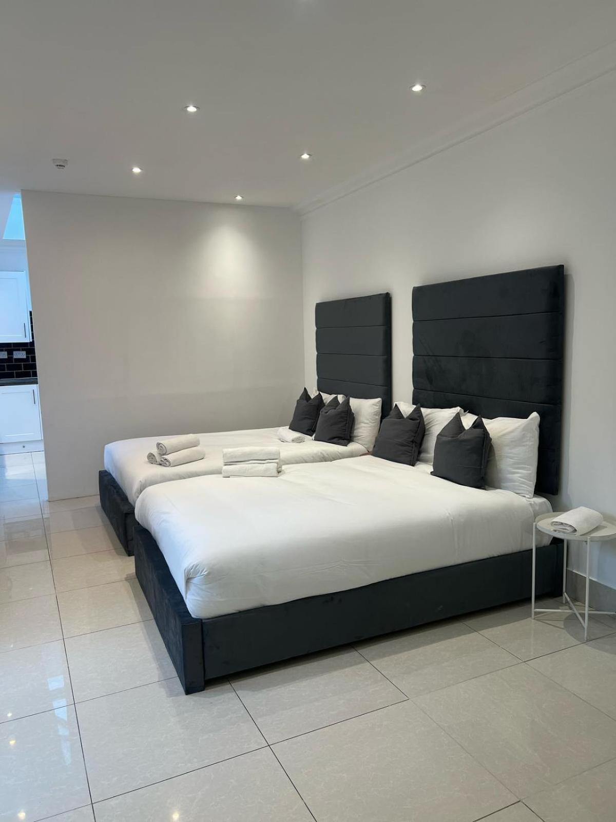 Orlando Hotel Лондон Екстериор снимка