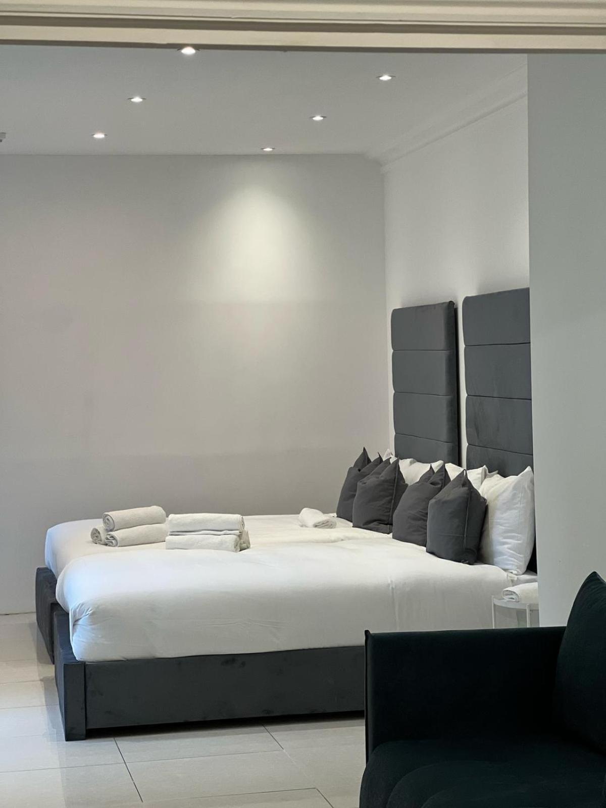 Orlando Hotel Лондон Екстериор снимка